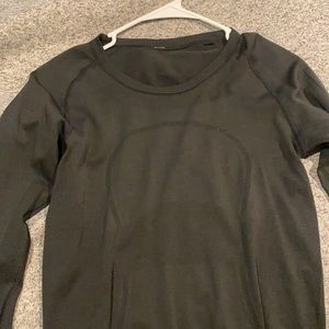 Long sleeve lululemon shirt size 8